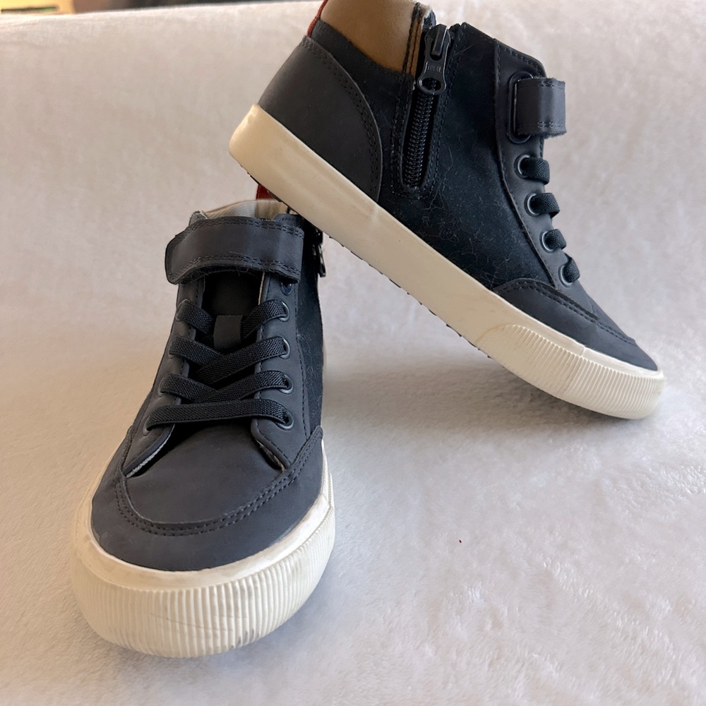 Cat and Jack Kids Blue hi top Sneakers